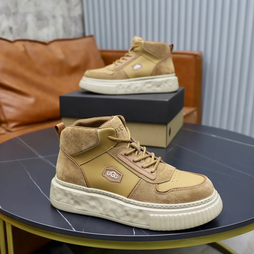 Ex-factory price: 620💰Thick wool imported from Australia Brand: UGG genuine purchase Size: 39-44 Grade: Official website 1:1 Material: First layer of genuine leather waterproof and antifreeze upper Real wool lining Original non-slip soft wear-resistant outsole Style category: Men's casual shoes Trendy style Comfortable on the feet Color: Official website color synchronization